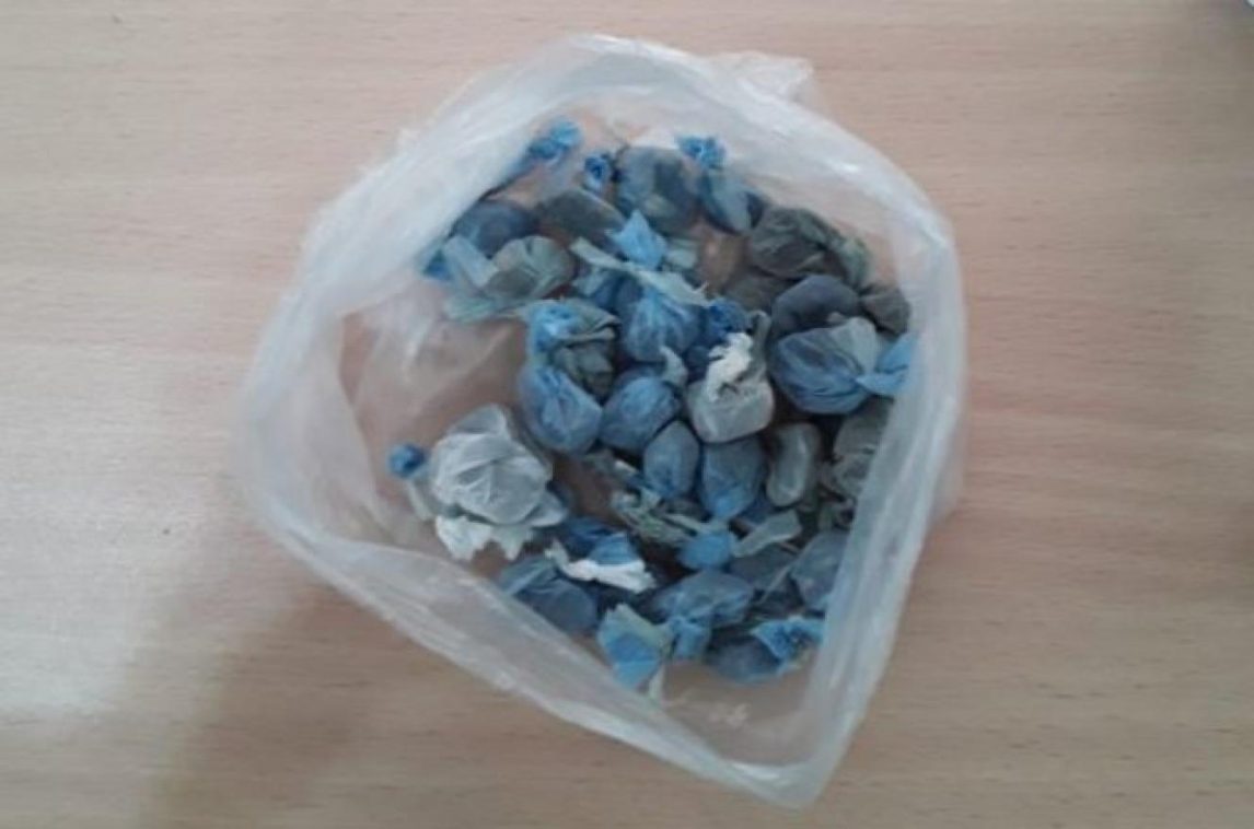 Madre e hijos fueron a la Comisaría a entregar envoltorios de droga y pedir ayuda por su adicción