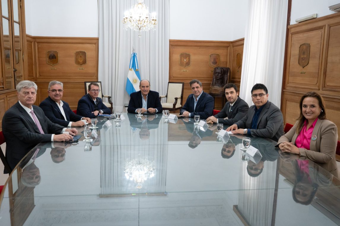 Gobernadores reclamaron por la coparticipación y la obra pública en una reunión con Guillermo Francos