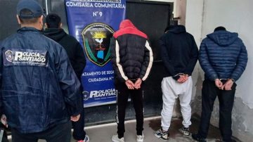 Atrapan a cuatro sujetos que robaron y golpearon a un joven en el barrio Borges