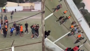VIDEO | Escándalo: un jugador empuñó un cuchillo y atacó a un rival en un clásico amateur