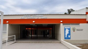 Lo contó llorando en una escuela de Loreto: un niño dijo que su mamá lo maltrata