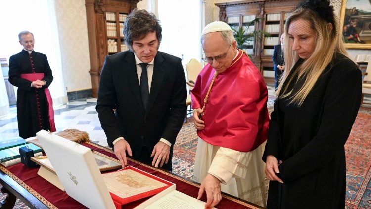 El papa León XIV le confirmó al presidente Milei que visitará Argentina