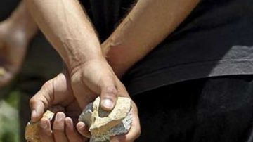 No le gustó la prédica y lanzó piedrazos a un pastor evangélico