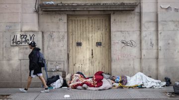 Argentina, entre los países más angustiados por la pobreza