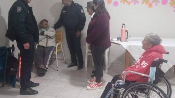 Termas: Emotivo reencuentro de policías con adultos mayores a los que habían asistido