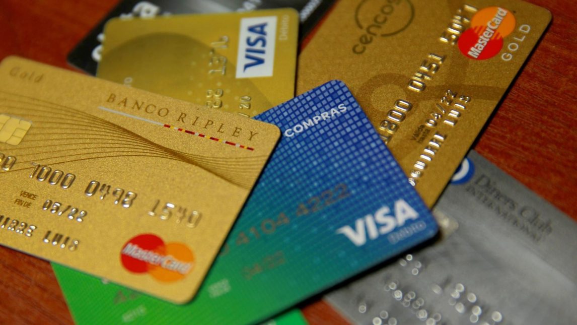 Alerta en los bancos: cada vez más gente deja de pagar tarjetas y créditos personales