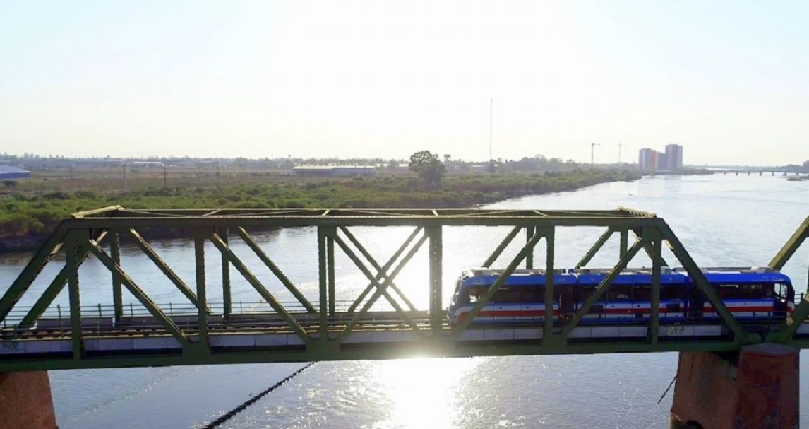 Preocupación: atacaron a piedrazos al Tren al Desarrollo a la altura del Puente Negro