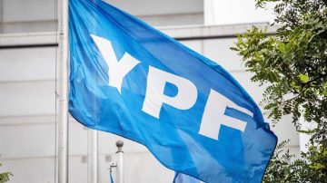 La justicia estadounidense ordenó que la Argentina entregue el 51% de las acciones de YPF