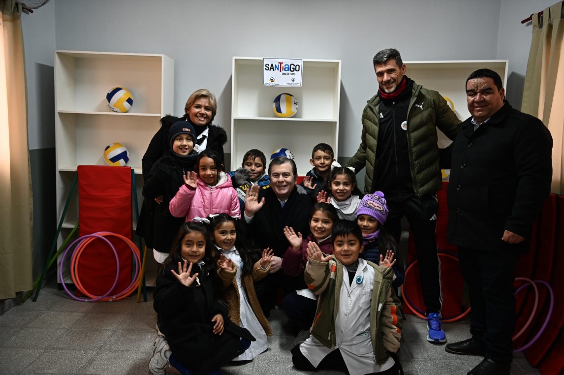 El gobernador habilitó obras en la escuela N° 101 de Upianita y entregó viviendas sociales en Manogasta