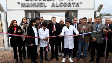 Remes ya cuenta con escuela renovada, internet gratuito y nuevas viviendas sociales