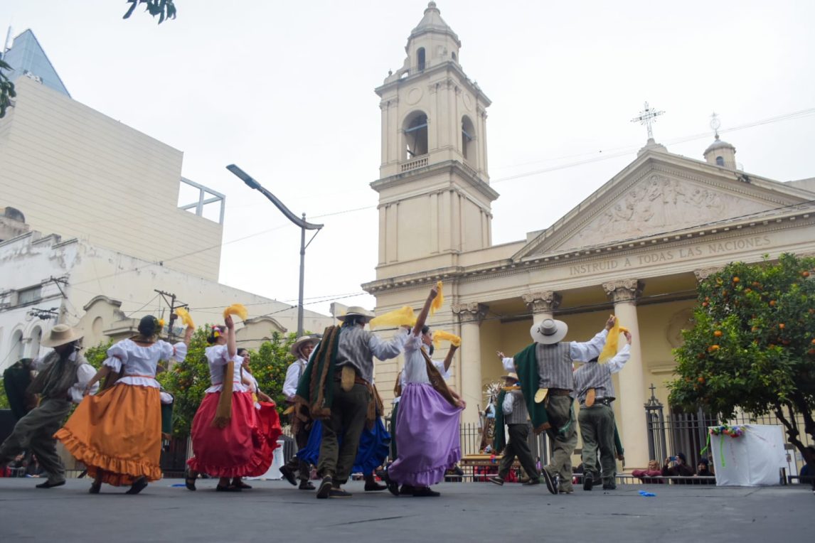 Honraron a la Virgen del Carmen con el espectáculo “Homenaje a las Vírgenes de América”