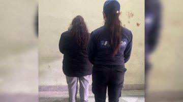 Detienen a una mujer por falsificación de certificados médicos: secuestran sellos y 62 formularios