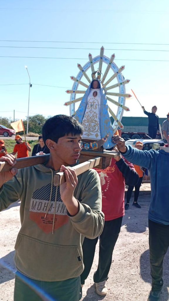 La imagen de la Virgen de Luján visitó el Campamento Catequístico en Añatuya