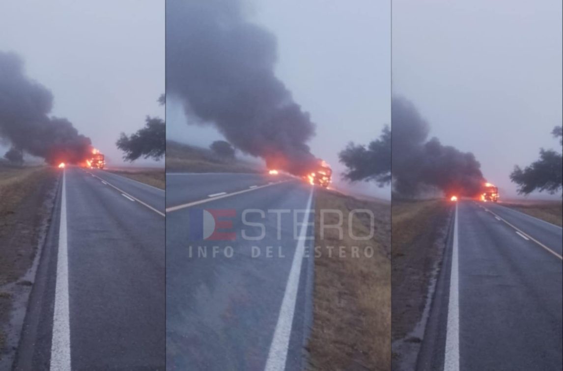 Un micro que trasladaba a 35 pasajeros desde Frías a Santiago se prendió fuego y solo de milagro no hubo víctimas
