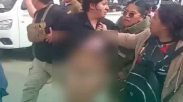 Una mechera tucumana fue linchada, desnudada y amenazaron con prenderla fuego en Bolivia