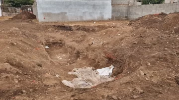 Descubrieron una fosa común con más de veinte cadáveres