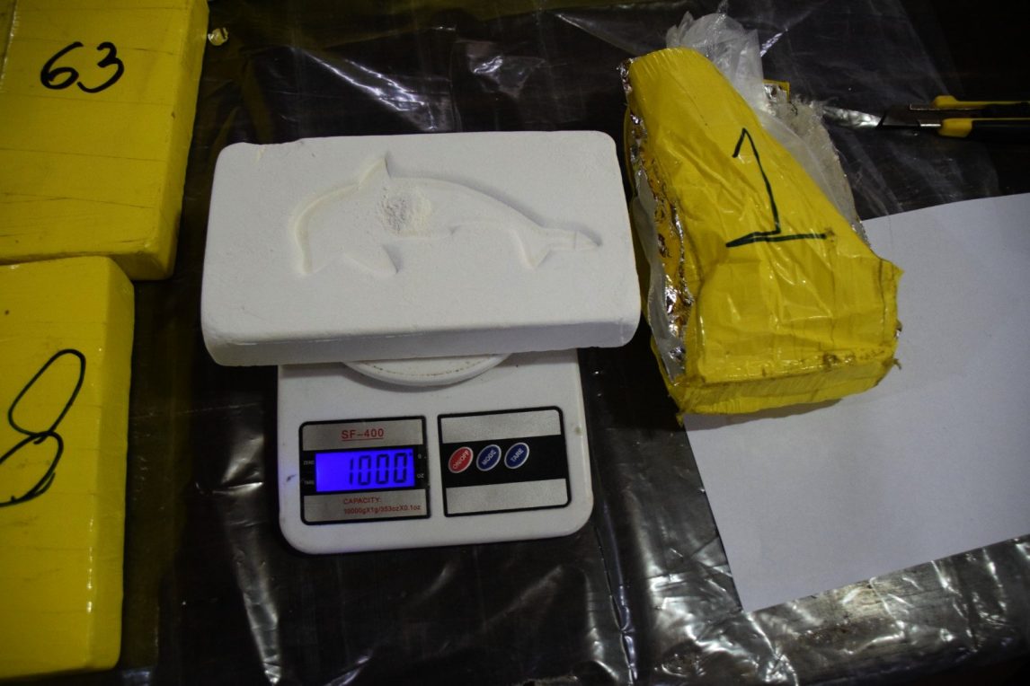 Caminaban por el monte con 83 kilos de cocaína: los atraparon