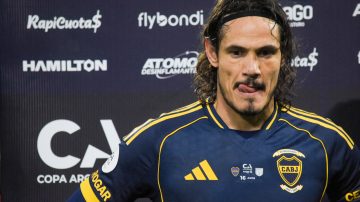 Cavani dejó atrás su mala racha sin convertir aunque en una dura derrota en Santiago del Estero