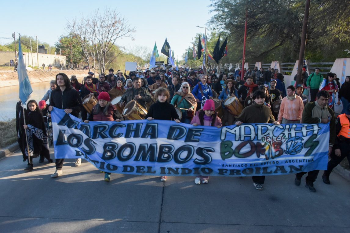Denuncian que Tucumán quiere “apropiarse” de la “Marcha de los Bombos”