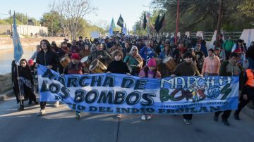 Denuncian que Tucumán quiere “apropiarse” de la “Marcha de los Bombos”