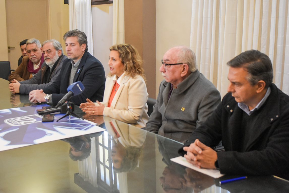 La intendente Fuentes presentó la agenda de julio e invitó a los ciudadanos a sumarse a tocar el bombo