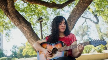 “Canto lo que soy”: una charla íntima con Fernanda Legname, la voz rockera de Santiago
