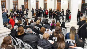 El patio de la Municipalidad fue escenario del Encuentro Coral de Música Popular