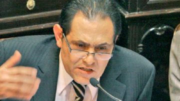 El oscuro pasado de un funcionario del Gobierno santafecino que vivió muchos años en Santiago