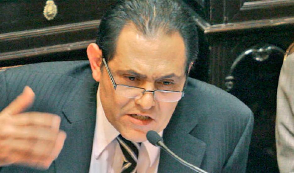 El oscuro pasado de un funcionario del Gobierno santafecino que vivió muchos años en Santiago