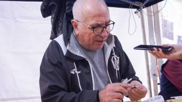 Elabora alianzas con monedas: “La gente de bajos recursos es la que más me compra”