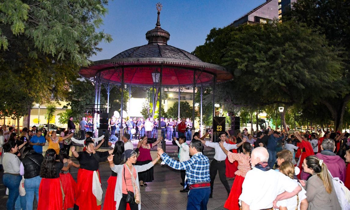La Municipalidad de Capital organiza un taller gratuito de folclore en la Plaza Libertad