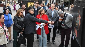 La intendente Fuentes destacó el talento de artistas plásticos y escultores que expusieron en el  “Paseo del Arte” en la plaza Libertad