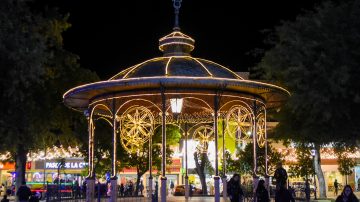Luces, historia y vigilia: las calles del centro se preparan para el gran festejo de la Madre de Ciudades