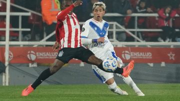 Velez campeón de la Supercopa Internacional tras una clara victoria ante Estudiantes