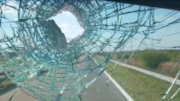 Un niño de 9 años viajaba acompañando a su padre camionero y resultó herido tras recibir un ladrillazo