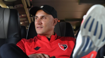 Newell’s oficializó la salida de Keylor Navas: el arquero ya viajó para sumarse a su nuevo club