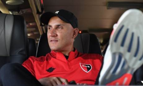 Newell’s oficializó la salida de Keylor Navas: el arquero ya viajó para sumarse a su nuevo club