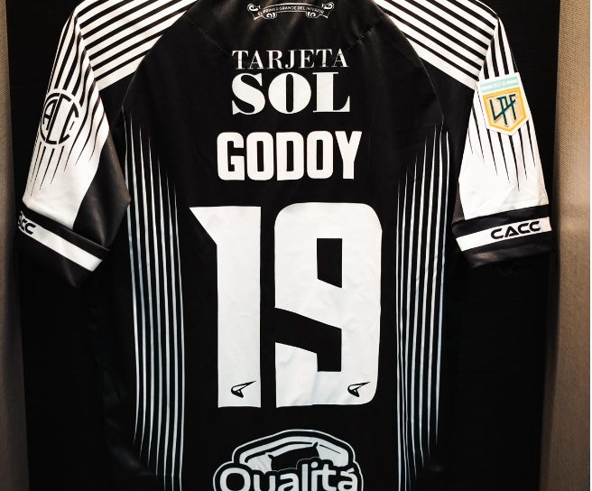 Central Córdoba estrena camiseta alternativa ante Defensa y Justicia