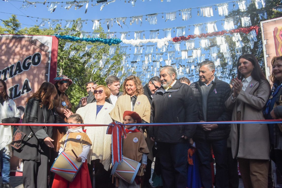 Más de 2.000 artistas le ponen color a una nueva edición del “Santiago Baila”