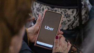 Uber Seniors llega a Santiago del Estero para facilitar los viajes de los adultos mayores