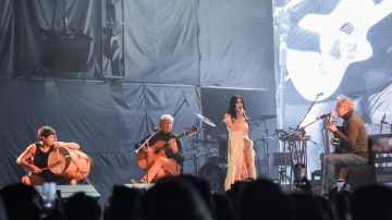 Lali cantó una zamba, un gato y bailó chacarera en pleno show