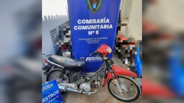 Hallan abandonada en el barrio Juan Felipe Ibarra, una moto reportada como robada