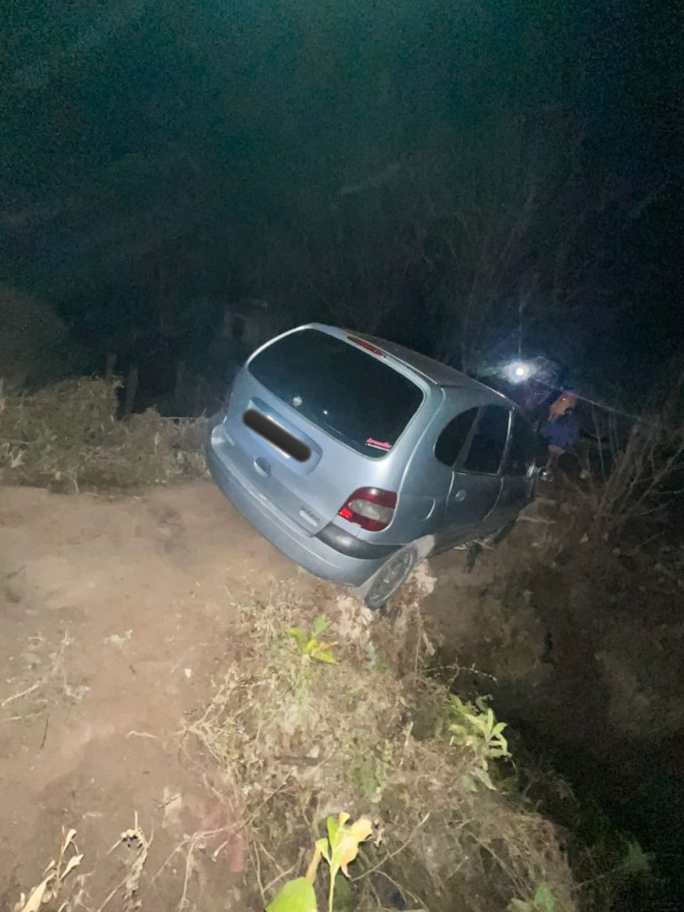 Manejaba ebria, quedó dormida y la rescataron antes de que cayera al Canal