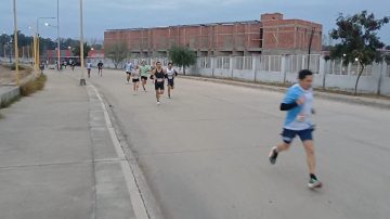 Santiago en movimiento: más de 2.000 atletas ya viven la 5ª edición de “la Ciudad Corre”