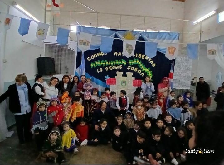 Gran participación de los niños del Jardín María Adela Agudo en el acto por el Día de la Independencia