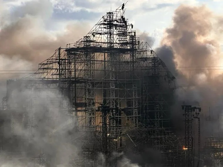 Bélgica: Impactante incendio destruyó el escenario del festival Tomorrowland
