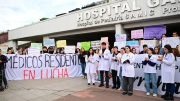 Marcha de trabajadores del Garrahan: “Entregábamos medicación a 400 niños; ahora se limitó a 270”