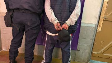 Lo aprehendieron con herramientas sospechosas y celular robado en Frías