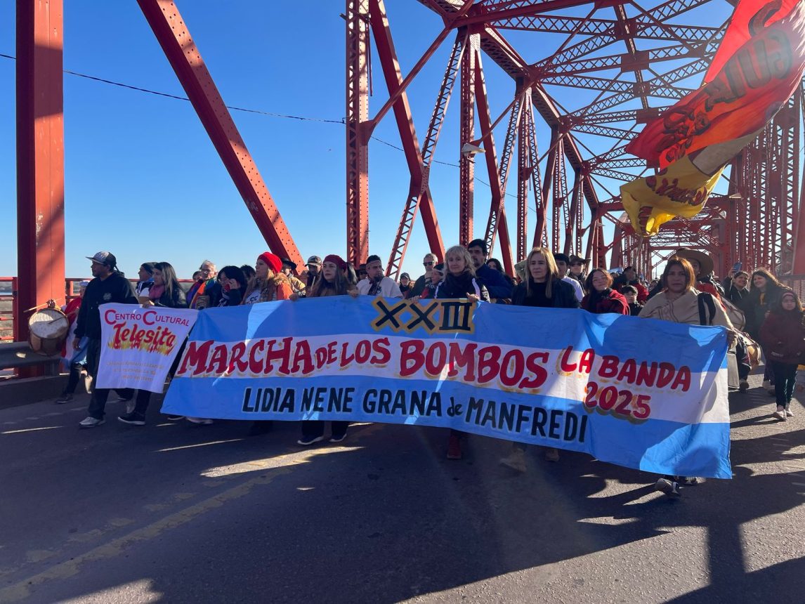 Marcha de los Bombos | La columna bandeña ya tiene su postal en Puente Carretero