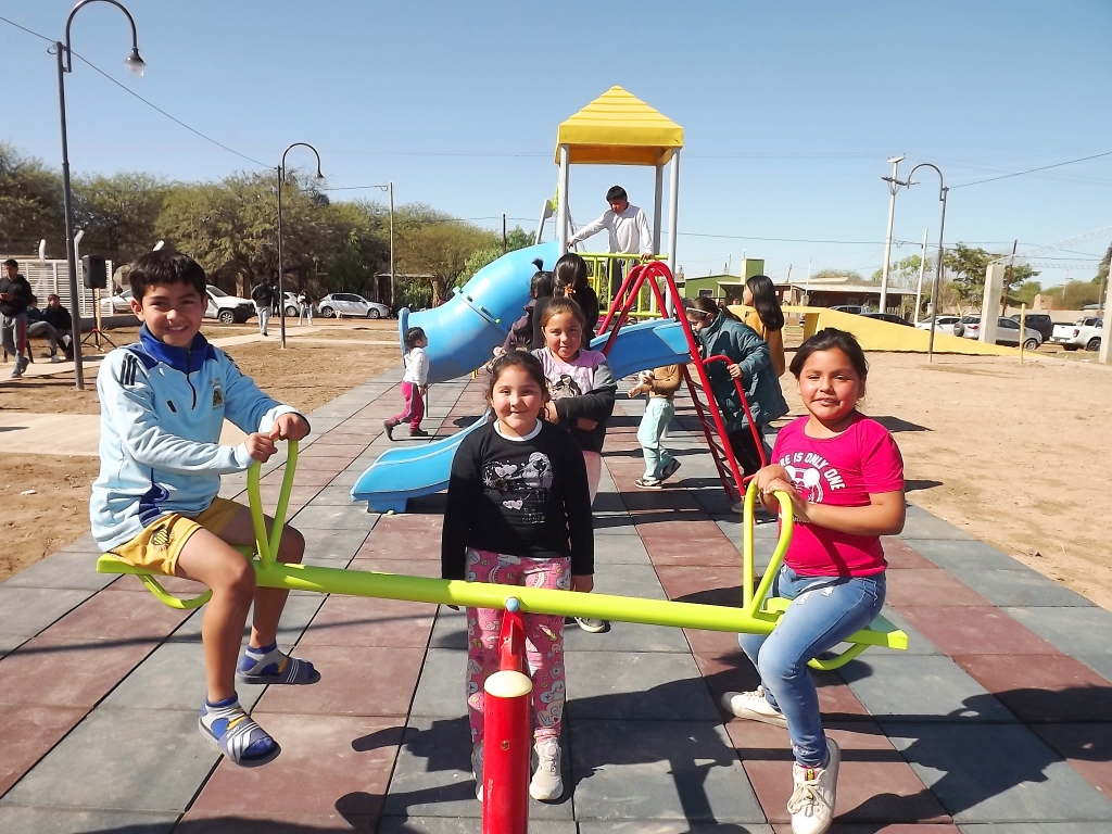 Fernández: Inauguraron moderna plaza en el Barrio Matadero
